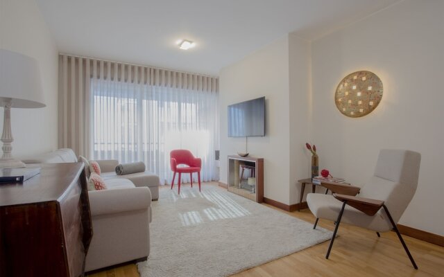 Liiiving in Matosinhos- Seaside Delight Apartment