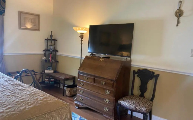The Cypress Inn Bed & Breakfast
