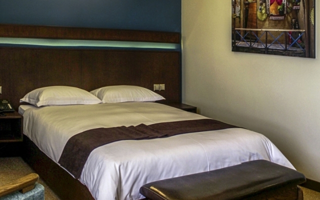 Eskan Alvand Hotel