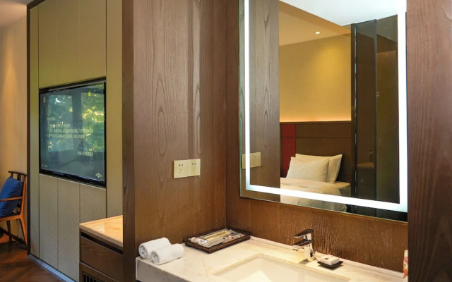 Ziyue Minghu Hotel