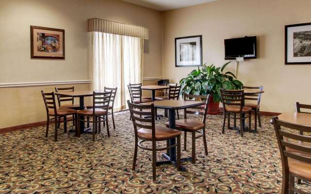 Quality Inn &  Suites Hattiesburg North