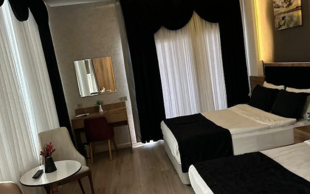 Golden Rose Deluxe Hotel