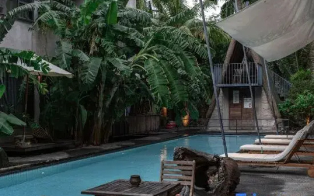 Wonderland Inn, Sanya