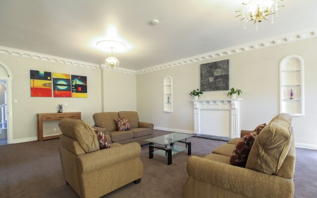 Luxury 5 Brm Oasis in Temple View