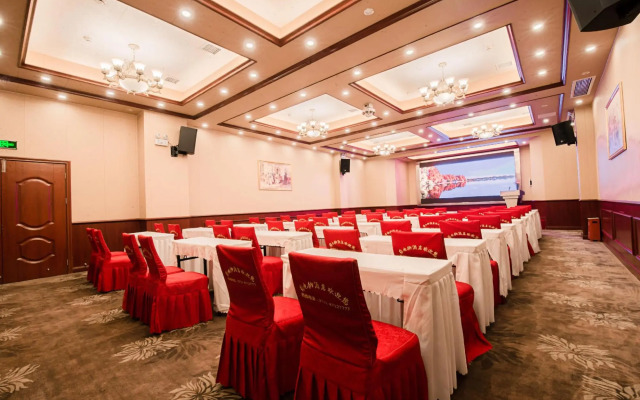 Vienna Hotel (Changsha Ningxiang West High-speed Railway Station Emerald Lake Store)