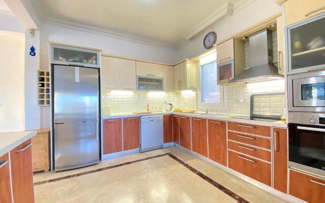 4 Bedroom Deluxe Villa with Mountain and Sea View