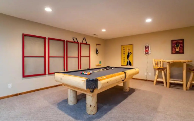 Quarterdeck Resort & Restaurant