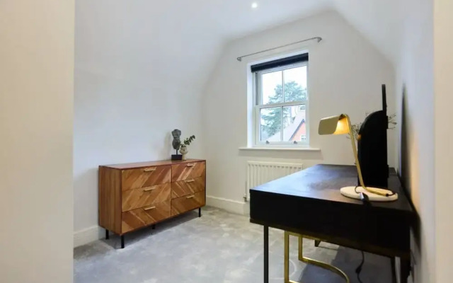 The Ascot Escape - Stylish 4bdr With Courtyard