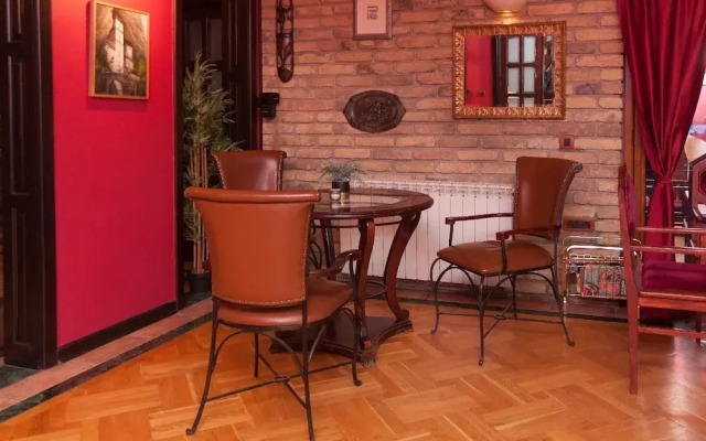 Red Clay SPA Apartments
