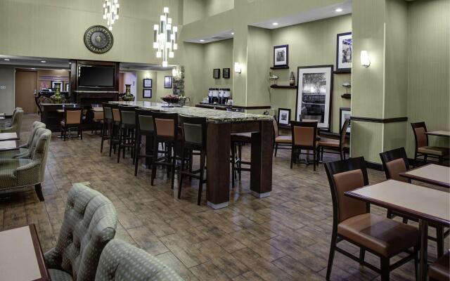 Hampton Inn & Suites Bakersfield/Hwy 58, CA