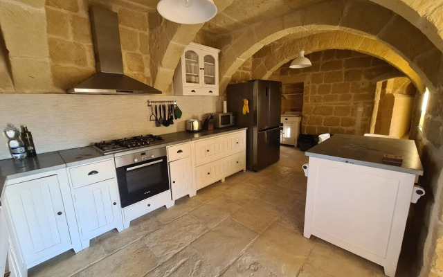 Farmhouse Villa in Gozo With Large Pool & Garden