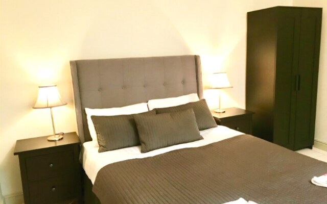 Family Studio Opposite Natural History Museum