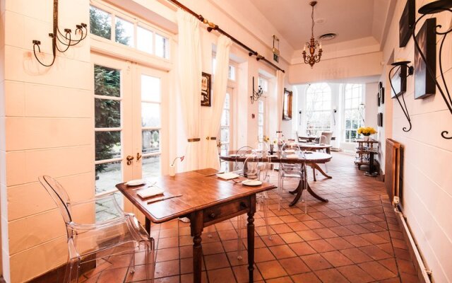 Peterstone Court Country House Restaurant & Spa