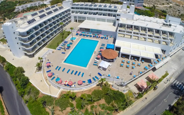 Tofinis Hotel