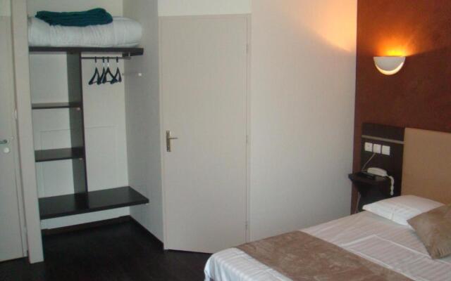 H¿tel-Restaurant Le Calice Du Gevaudan - A75