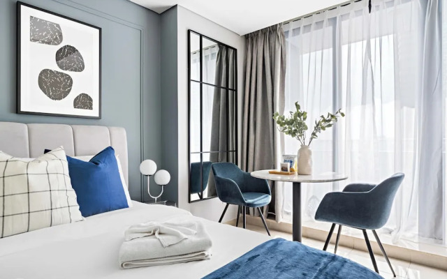 Silkhaus Goldcrest Views 2