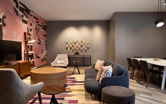 Crowne Plaza Atlanta Perimeter at Ravinia by IHG