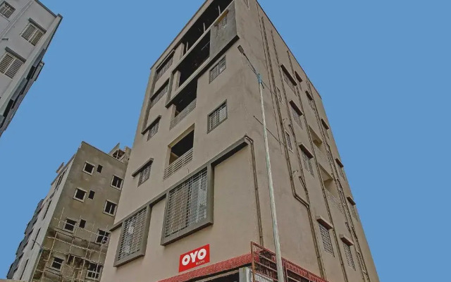 Oyo Flagship 93292 Hotel White House
