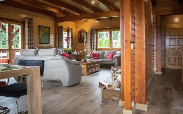 Affluent Chalet in Septon with Whirlpool, Sauna, Hot Tub