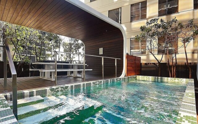 Top Floor Stunning Views