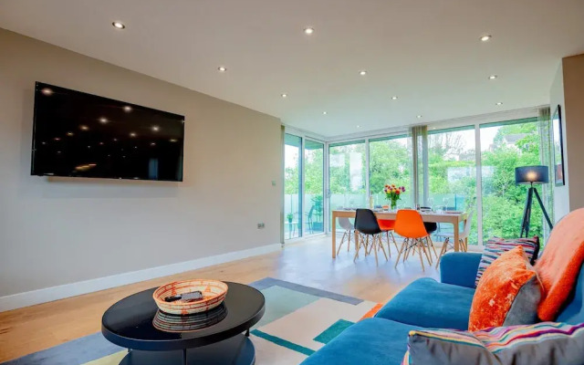 Host Stay Hilltop House