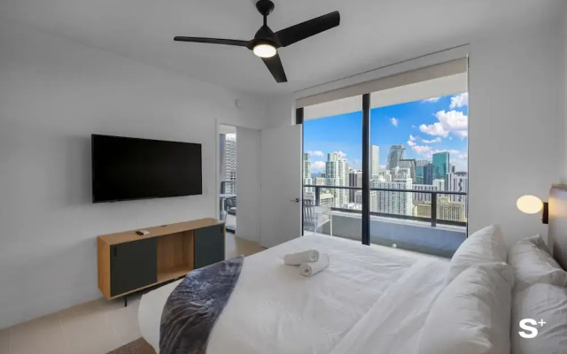Downtown Haven Sleek 1-BR with Vistas