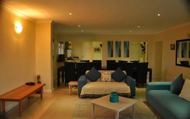 Blueline Guesthouse- FREE WiFi & PARKING