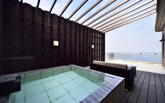 Fontaine Bleau Atami