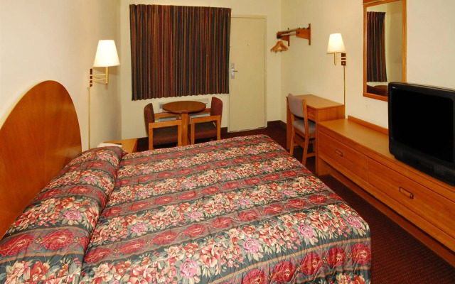 Econo Lodge Goldsboro Hwy 70