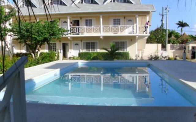 Club Caribbean Court Apartments