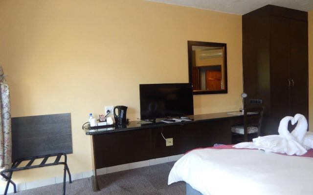 Elephant Lake Hotel
