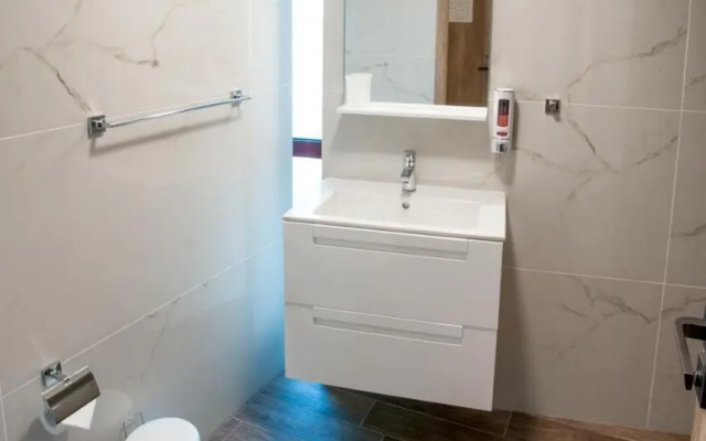 White House Family Hotel