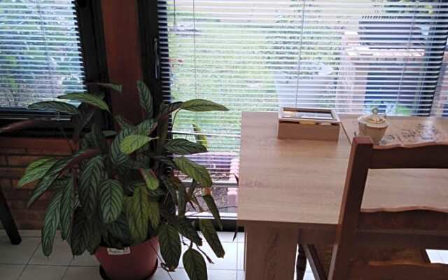 chez Myla chambre avec tv écran plat et salle de bain privative