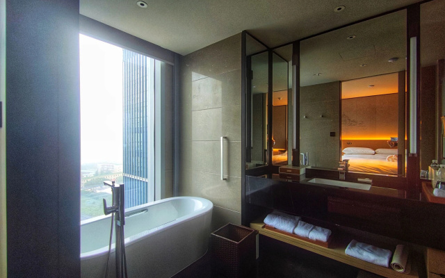 Courtyard by Marriott Luoyang – Bathroom – Luoyang