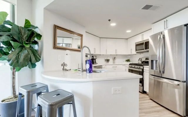 Elegant 2BR Apartment Minutes From DC