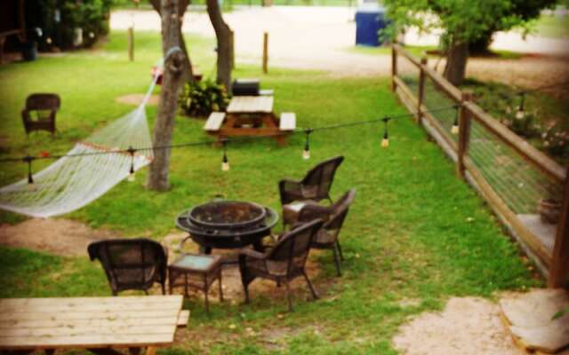 Geronimo Creek Retreat Glamping Cabin #5 - Campsite