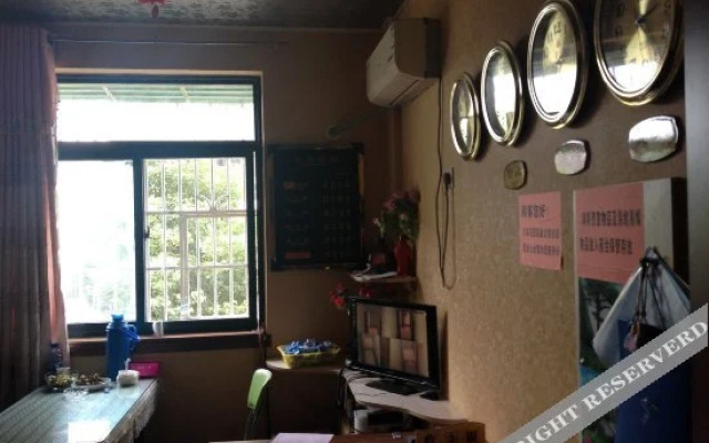 Wanjia Garden Business Apartment (Wuhan Fozuling Metro Station)