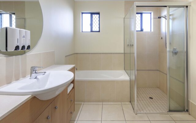Piermonde Apartments - Cairns