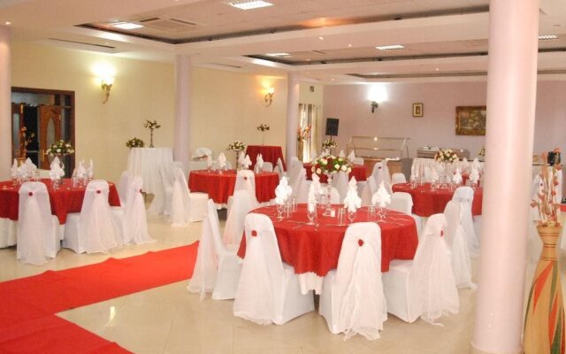 Serene Suites Hotel