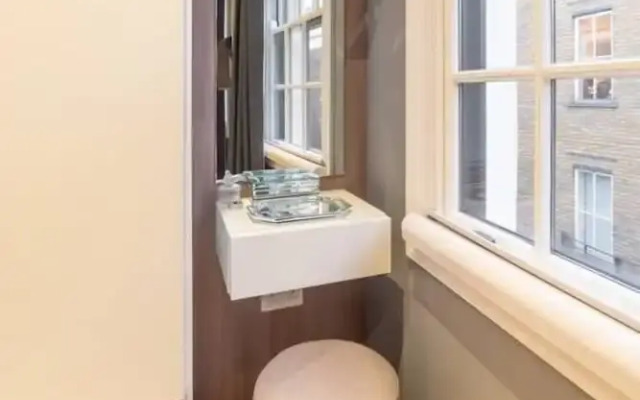 Stunning Deluxe 3BD House in Fitzrovia
