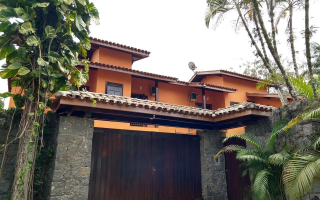 Casa 5 suítes com piscina e churrasqueira