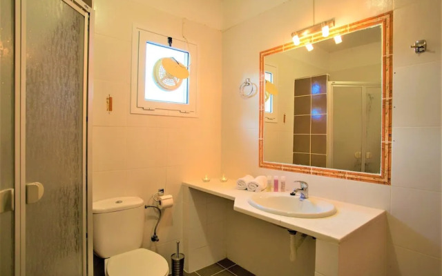 disCrete Villa Maroulas