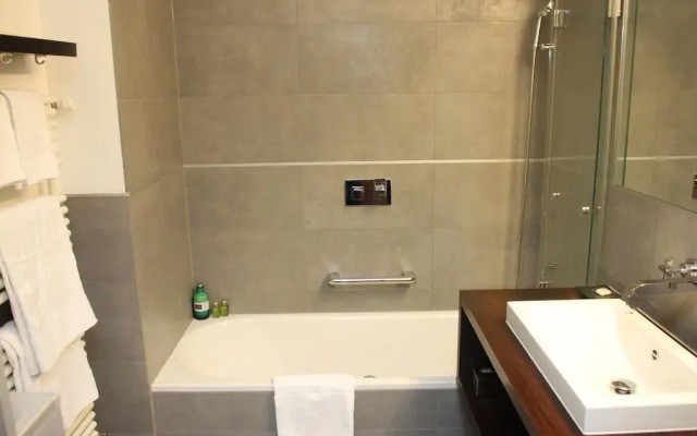 Le Mirabeau Hotel & Spa