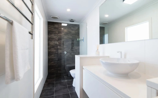 Lovely 2BR Home in Norwood