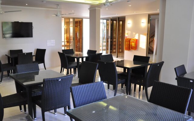 White Sand Lodge at Maafushi