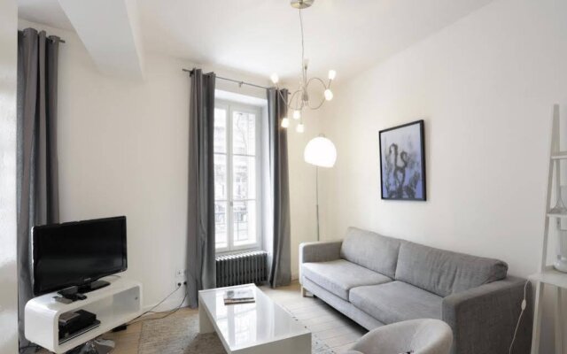 Sleek Apartments Near Saint Germain
