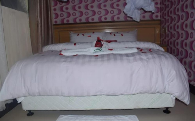 Hotel Discretion LTD