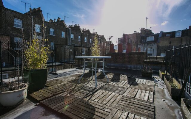 House With Roof Terrace in Pimlico