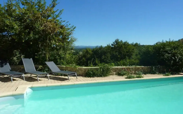 Inviting Villa in Saint Paul Trois Chateaux With Pool