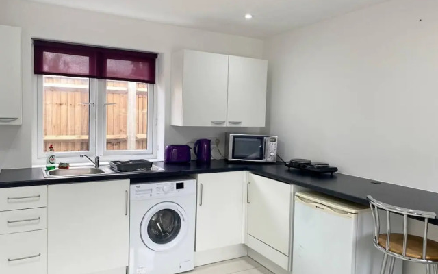 Separate One Bedroom Large Apartment in Slough